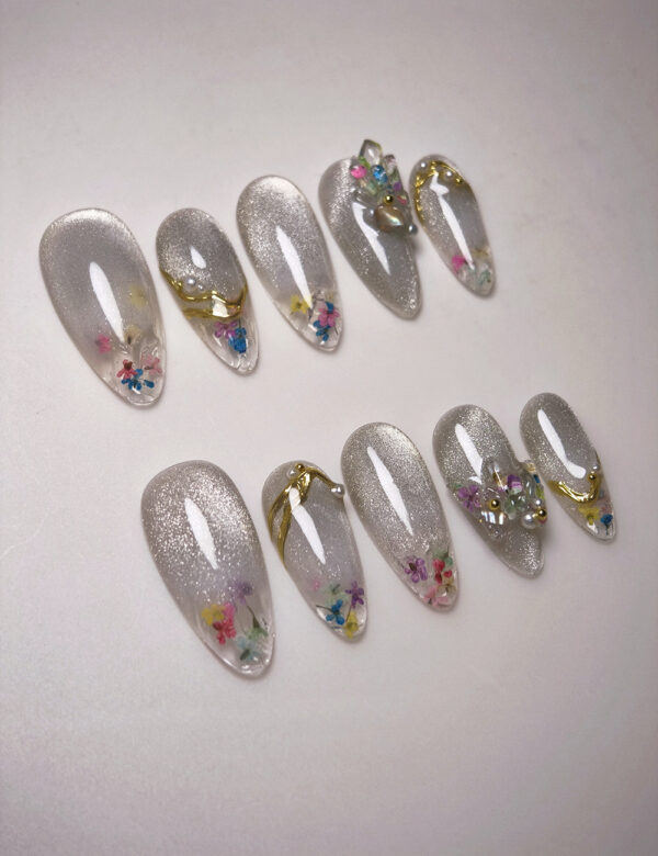 Spring Silver Glow Nails - Image 2