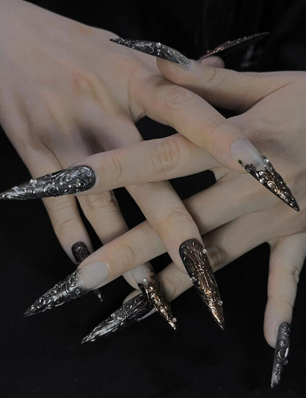 Baroque Night Nails - Image 3