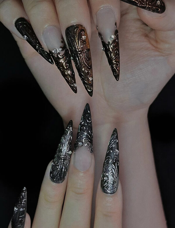 Baroque Night Nails - Image 4