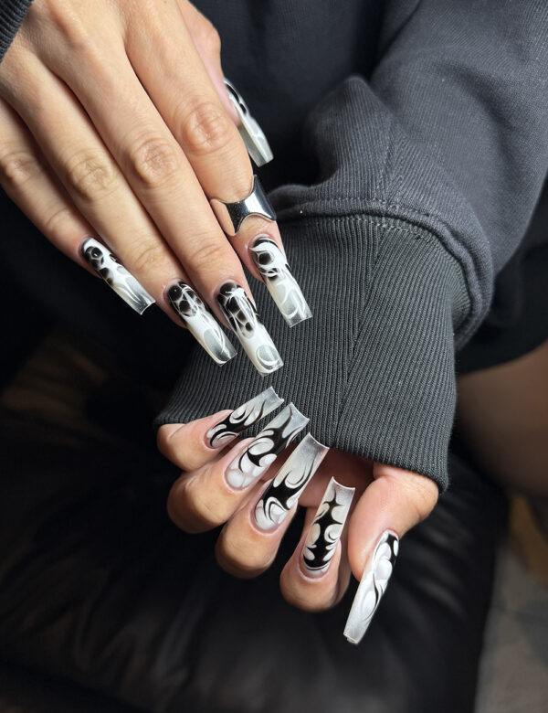 Monochrome Illusion Nails