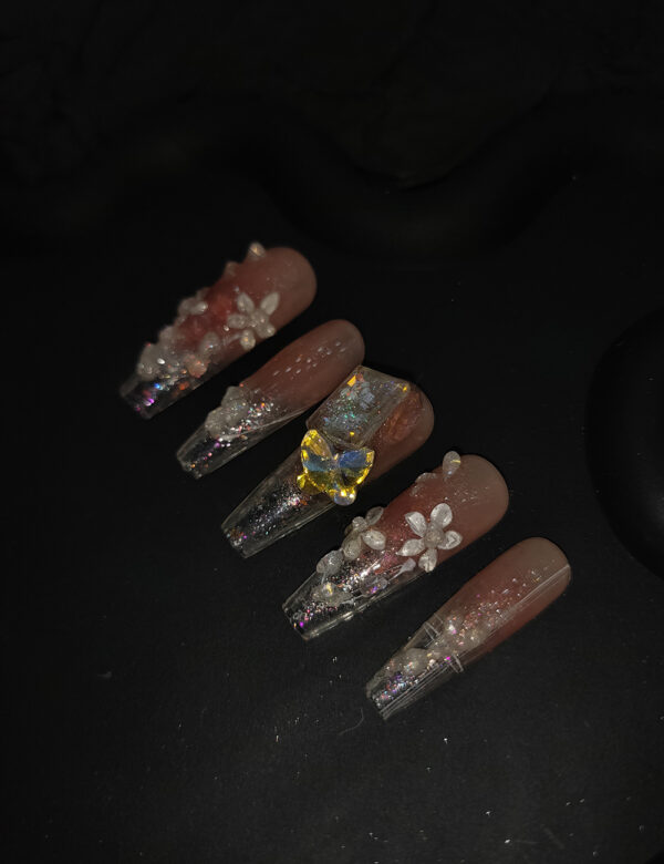 Floral Crystal Elegance Nails - Image 3