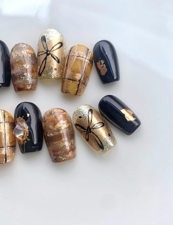 Black and Gold Radiance Nails - Image 3